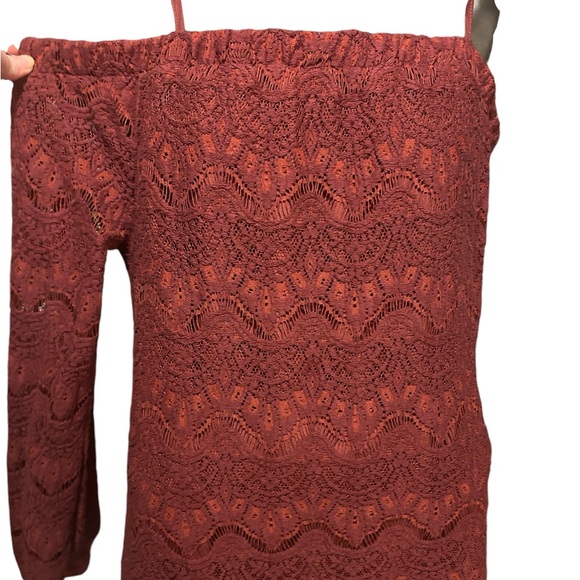 No boundaries Red tank top with off the shoulder long sleeves. - Picture 3 of 7